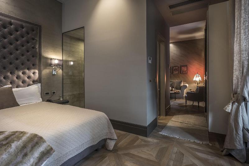 Forvm Boutique Hotel Trieste Esterno foto
