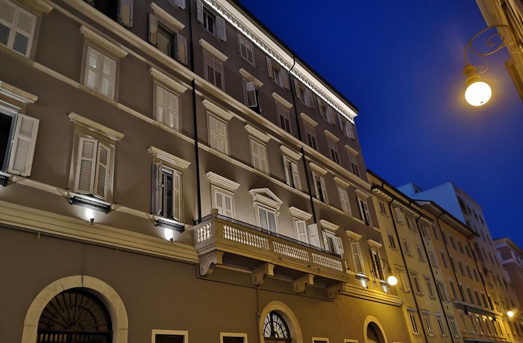 Forvm Boutique Hotel Trieste Esterno foto
